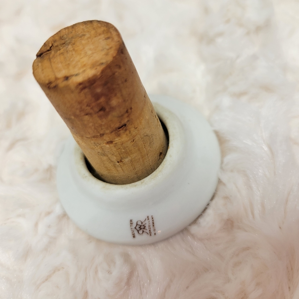 SOLD                                         Set of 3 vintage bottle stops/corks - Picture 5 of 11